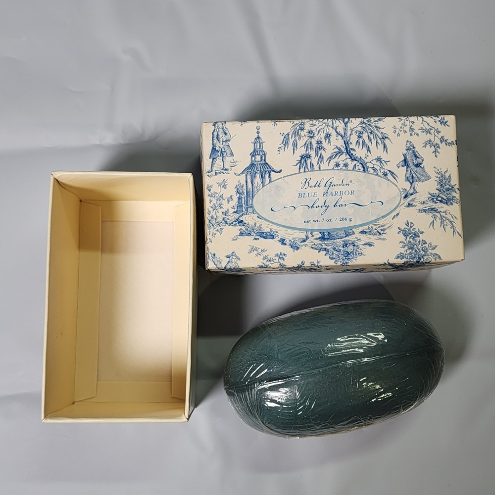 Bath Garden Blue Harbor Women's White/Blue Rectangular Body Bar Soap 7 oz. NOS
